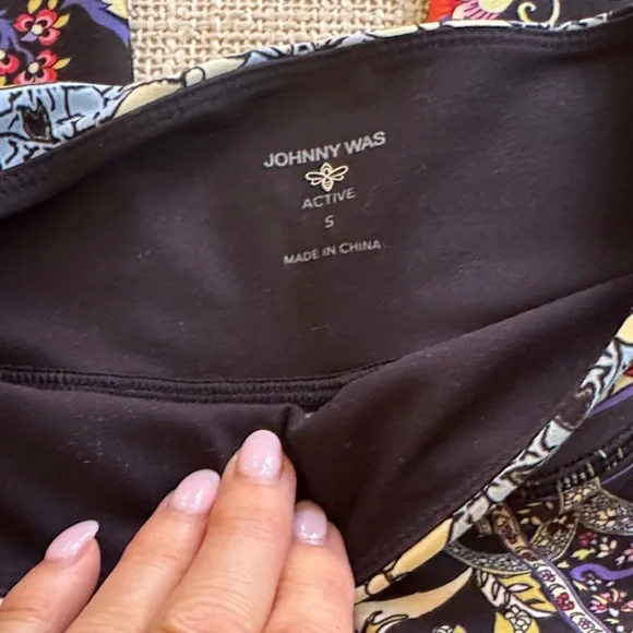 Johnny Was Black Floral Butterfly Skinny Leggings - Picture 2 of 7